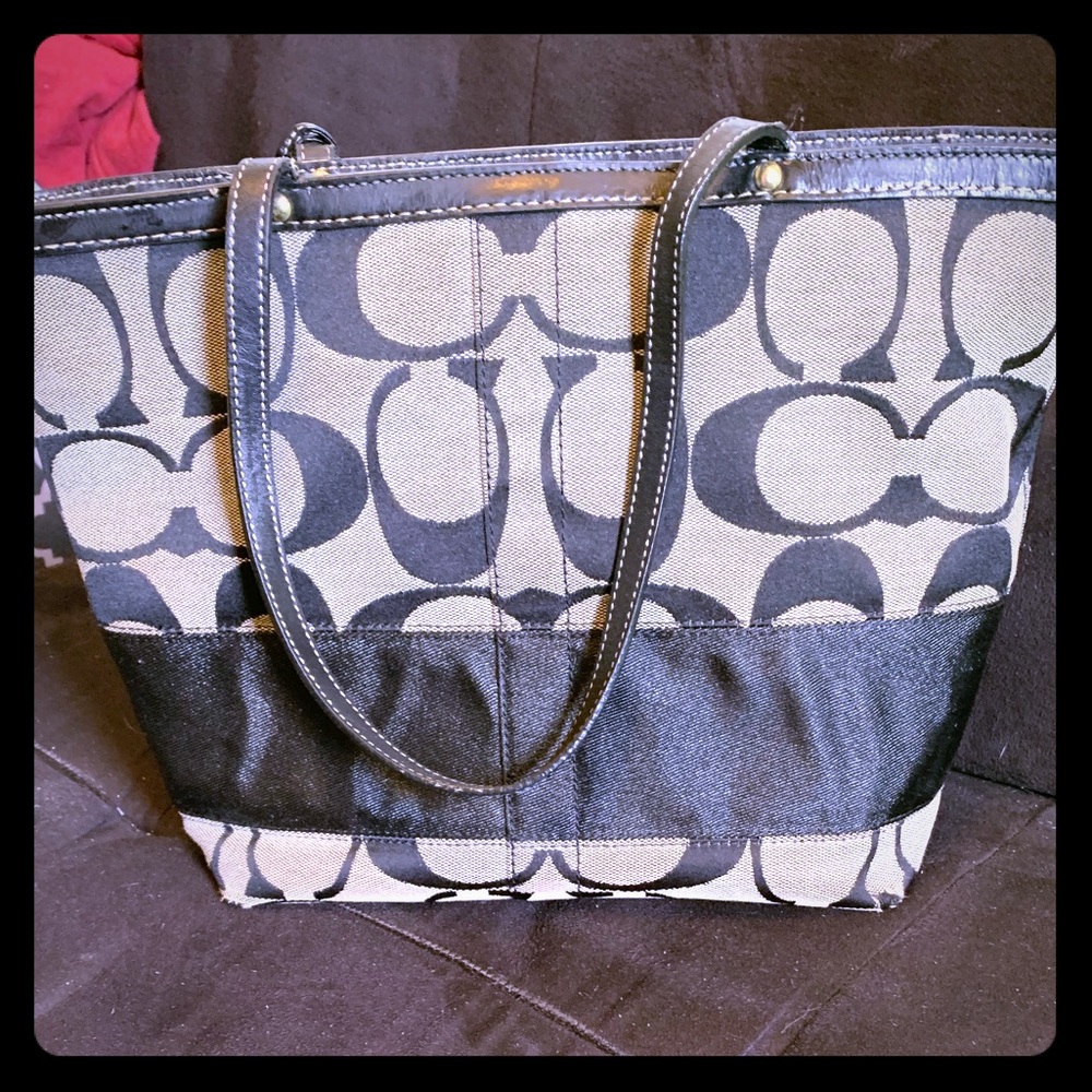 Coach Signature Canvas Tote